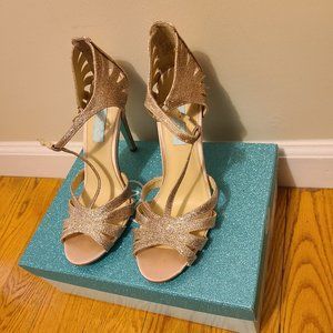 Betsey Johnson Blue SB Tee Champagne Heels 7.5